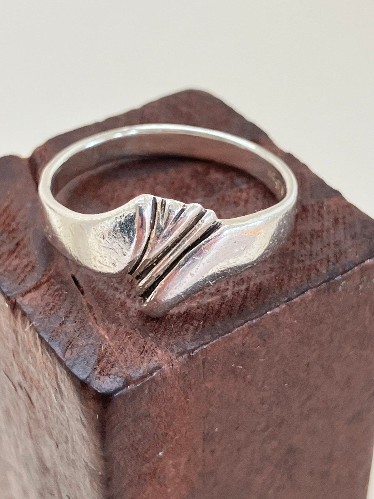 Zilveren ring in Scandinavische stijl, 18 tot 19, Ophalen of Verzenden, Zo goed als nieuw, Dame