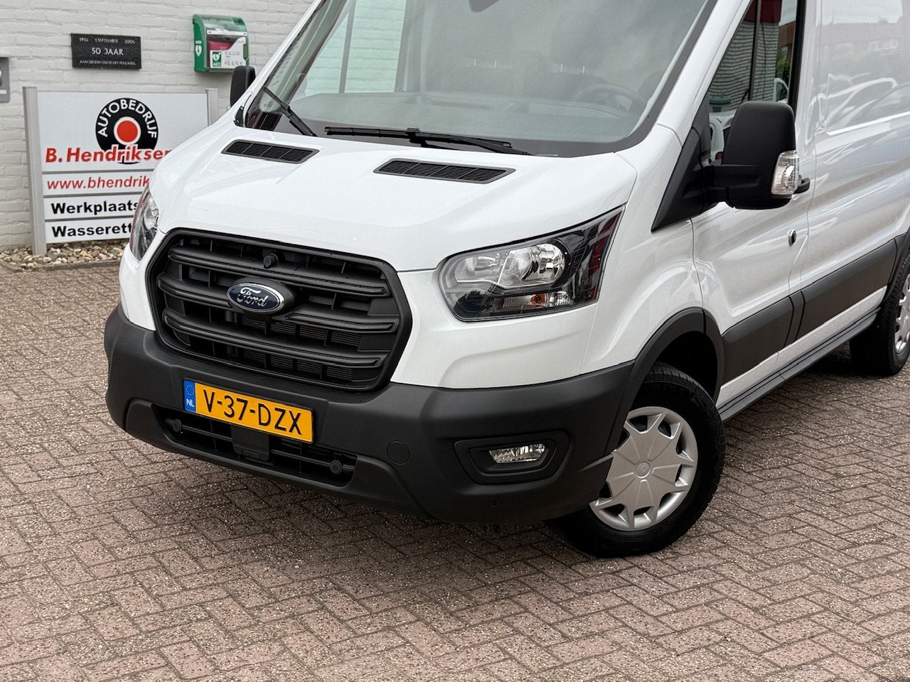 Ford Transit GB 350 L2H2 TDCi 105pk FWD Trend/ Trekhaak met, Keurmerk '100% Onderhouden', Dealer onderhouden, Stof, 4 cilinders