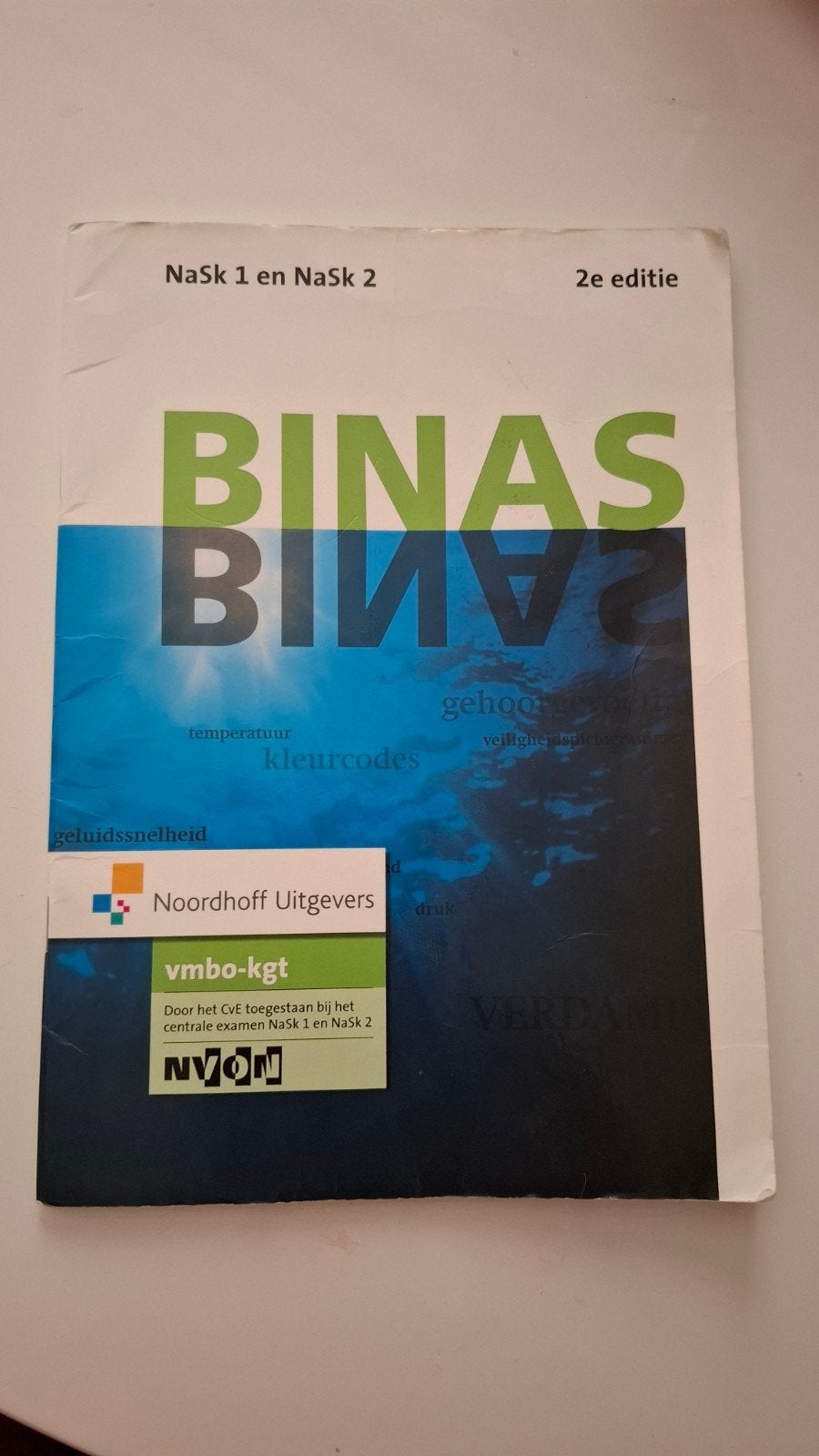BINAS NaSk 1 en NaSk 2 VMBO-KGT 2e editie, Boeken, Ophalen of Verzenden, Gelezen, VMBO, Natuurkunde