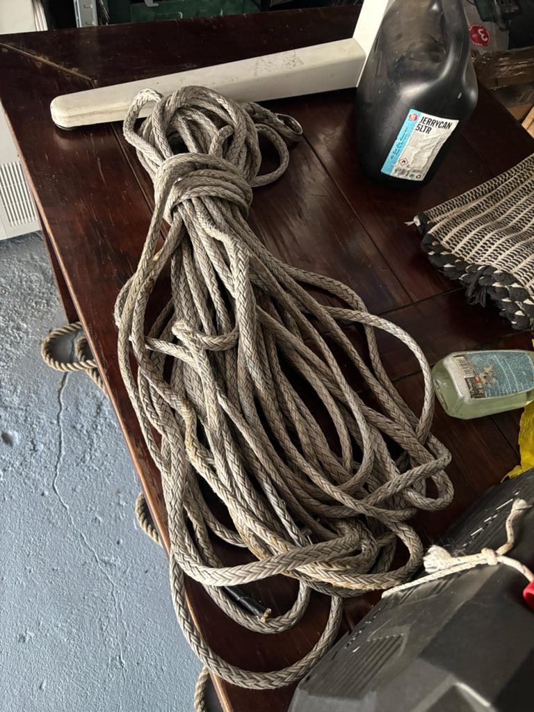 Dynema fokkeval 10mm, 34m met oog - Zo goed als nieuw, Watersport en Boten, Ophalen of Verzenden, Zo goed als nieuw, Toebehoren