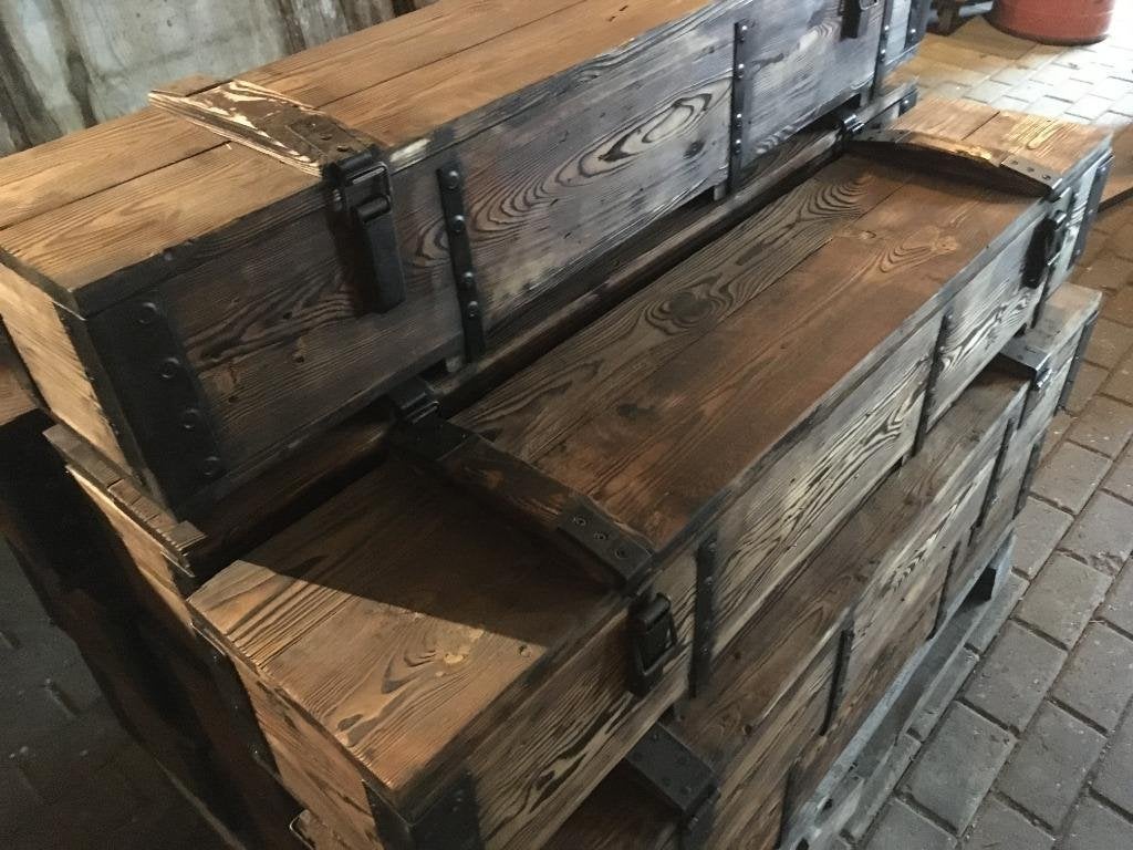 Foto 8 van Hele gave gebrande en geborstelde houten legerkisten