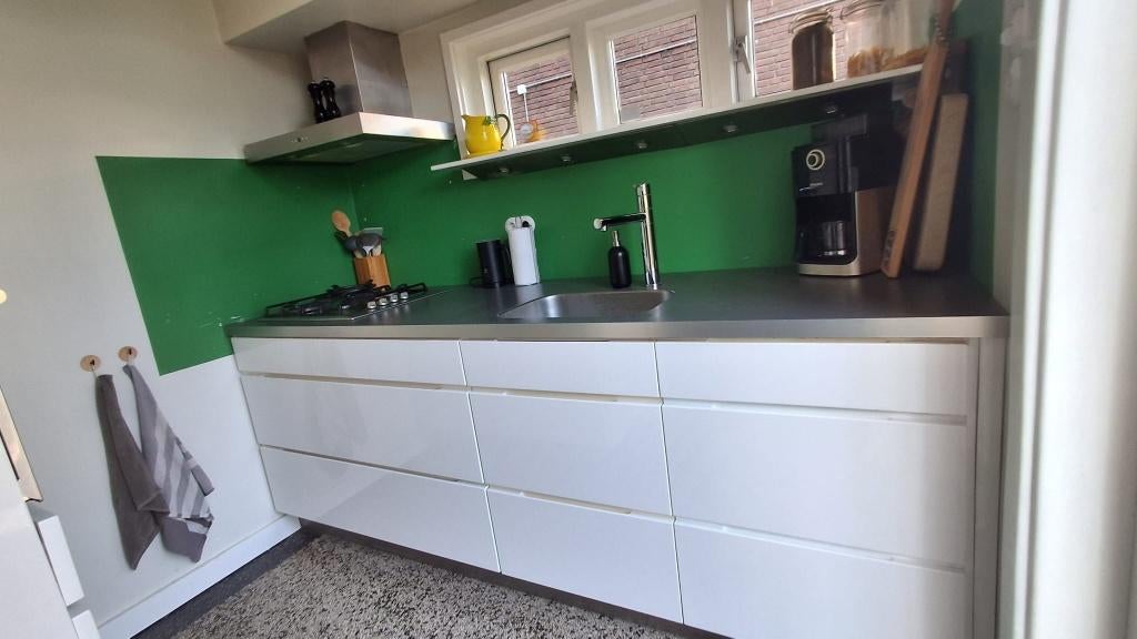 Keuken, modern en compleet met apparatuur, Huis en Inrichting, Keuken | Complete keukens, Ophalen, Gebruikt, Wit, Kunststof