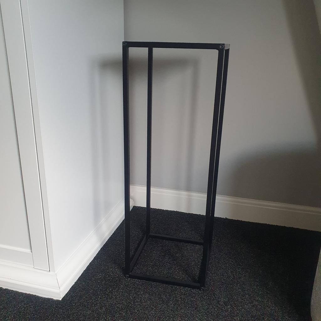 Zwart metalen plantenstandaard / 70cm hoog, Huis en Inrichting, Ophalen, Zo goed als nieuw
