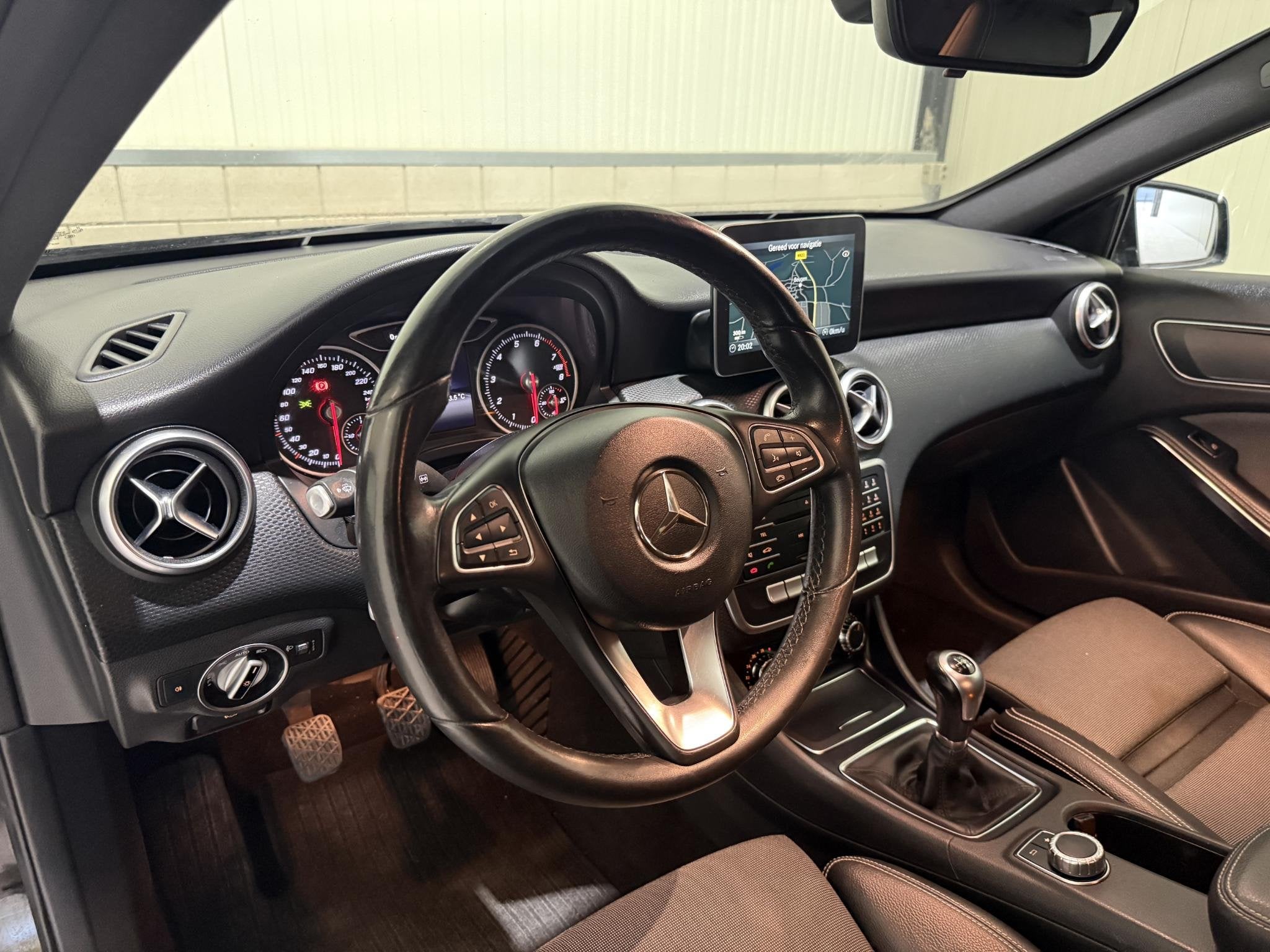 Mercedes-Benz A-klasse 180 Business Solution NAVI/ Sportstoe, Auto's, Voorwielaandrijving, Gebruikt, 4 cilinders, Leder en Stof