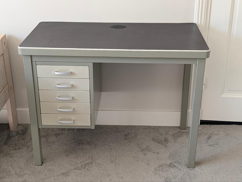 Gispen metalen bureau met 5 lades 95x50 cm, Ophalen, Gebruikt, Metaal, Kinderbureau