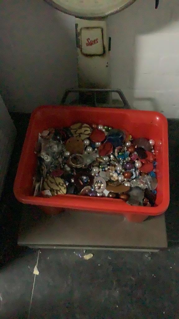 +-15 kg kralen bedels en onderdelen voor 20.00, Ophalen of Verzenden