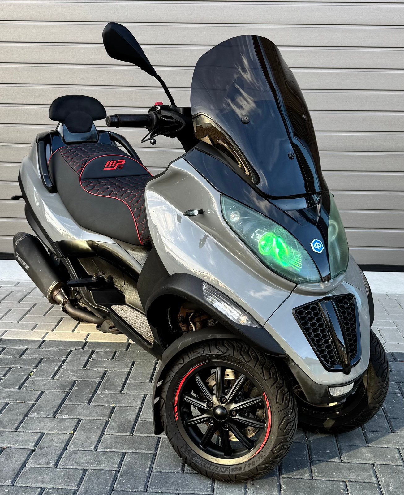 Piaggio mp3 500cc 2013 Nardo grey Akrapovic Custom seat, Sportuitlaat, Occasion, Bedrijf, Overig