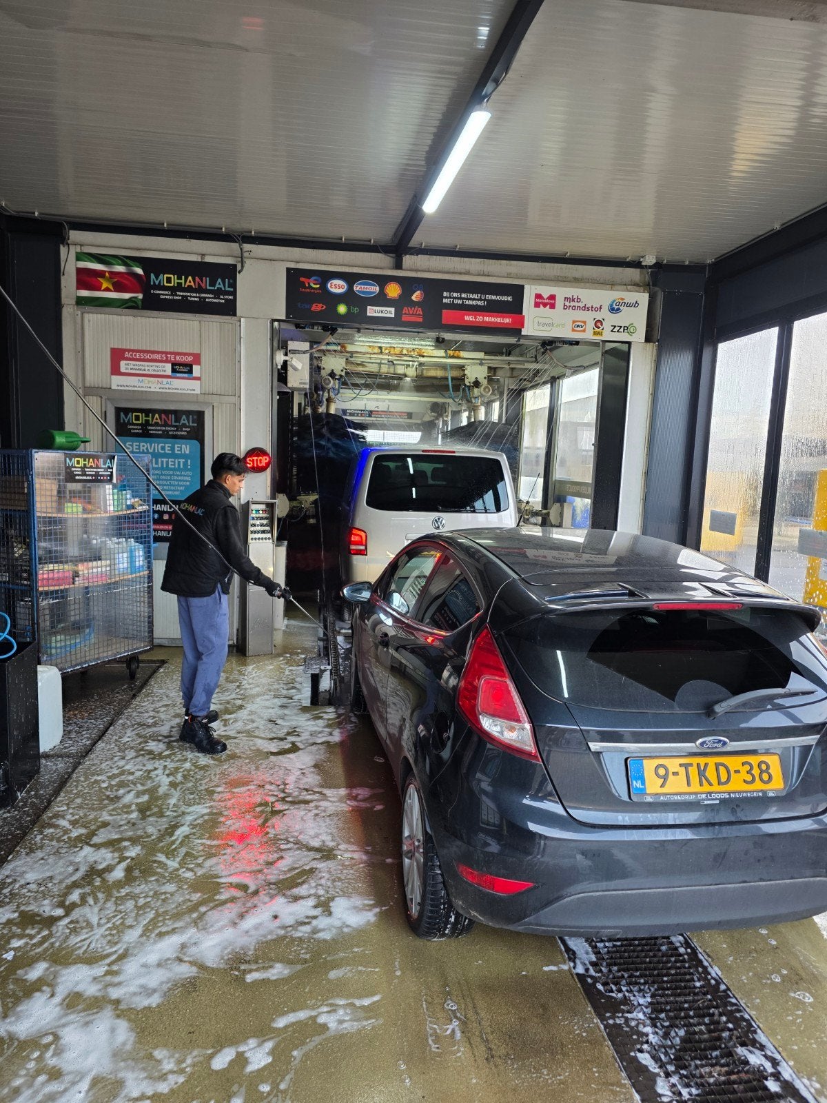 Complete carwash autowasstraat naast tankstation overname