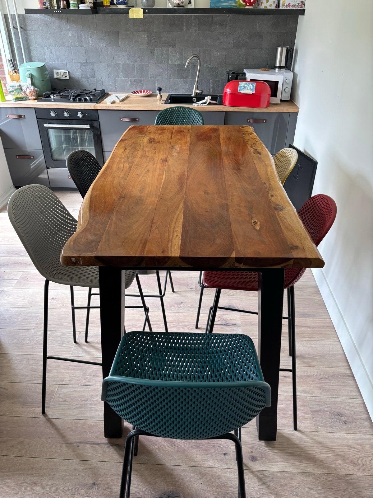 Massief houten bartafel met natuurlijke rand en stoelen, Ophalen, 100 tot 150 cm, 50 tot 100 cm, Zo goed als nieuw