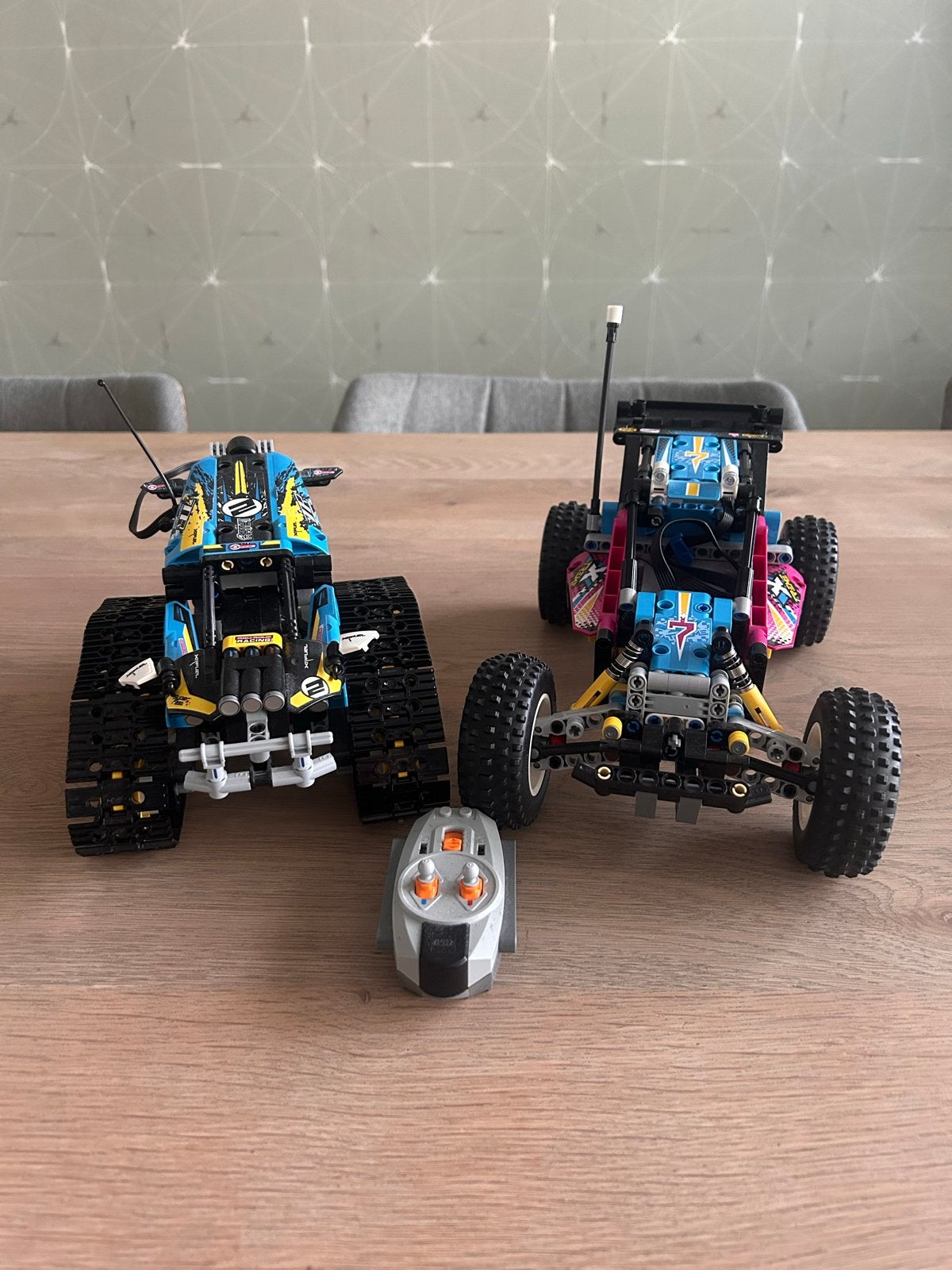 Lego Technic 42124 en 42095 RC auto's (compleet), Gebruikt, Lego, Ophalen of Verzenden, Technic