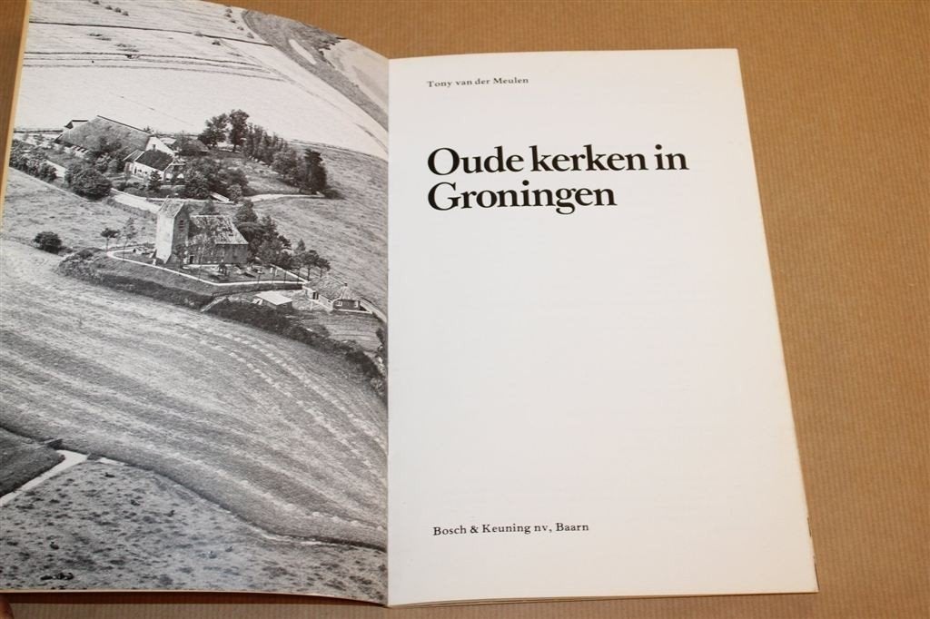 Oude Kerken in Groningen — Fotoboek, 1979, Ophalen of Verzenden, Gelezen