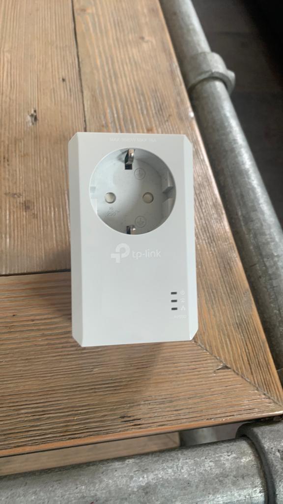 TP-Link Powerline Adapter AV600 met stopcontact, Computers en Software, Powerlines, Zo goed als nieuw, Ophalen