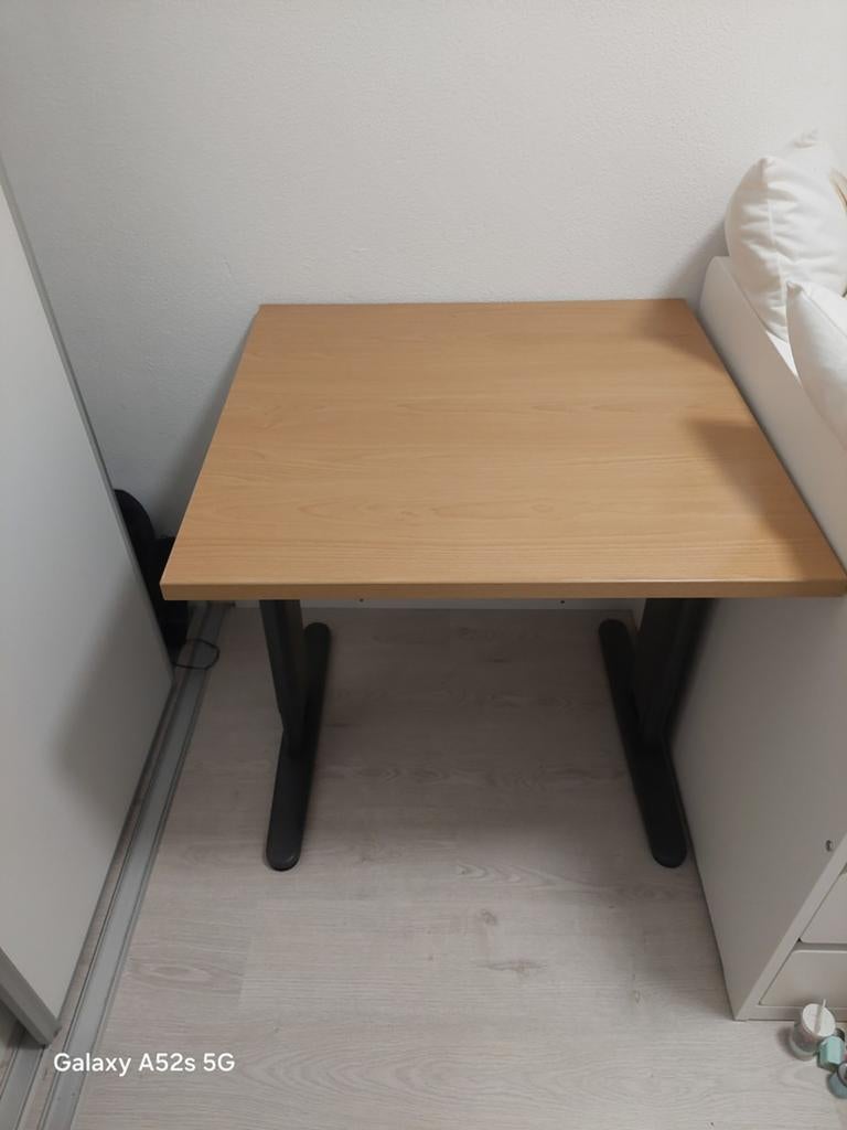 Bureau in hoogte verstelbaar, Huis en Inrichting, Bureaus, Ophalen, In hoogte verstelbaar, Gebruikt