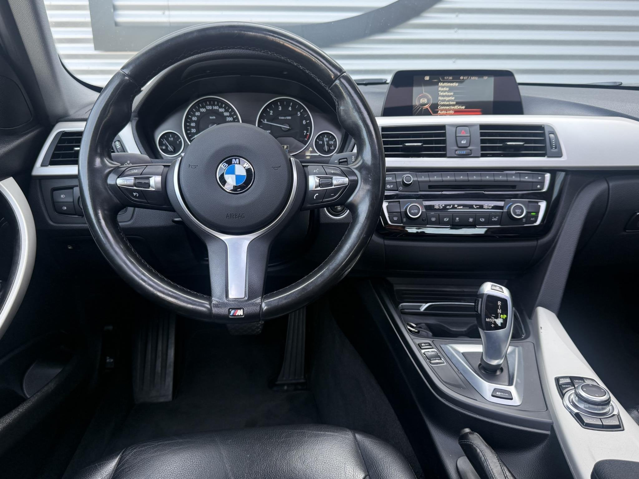 BMW 3-serie 330e High Executive Schuifdak|Navi|Cruise|Leder|, Auto's, Automaat, Gebruikt, Euro 6, 4 cilinders