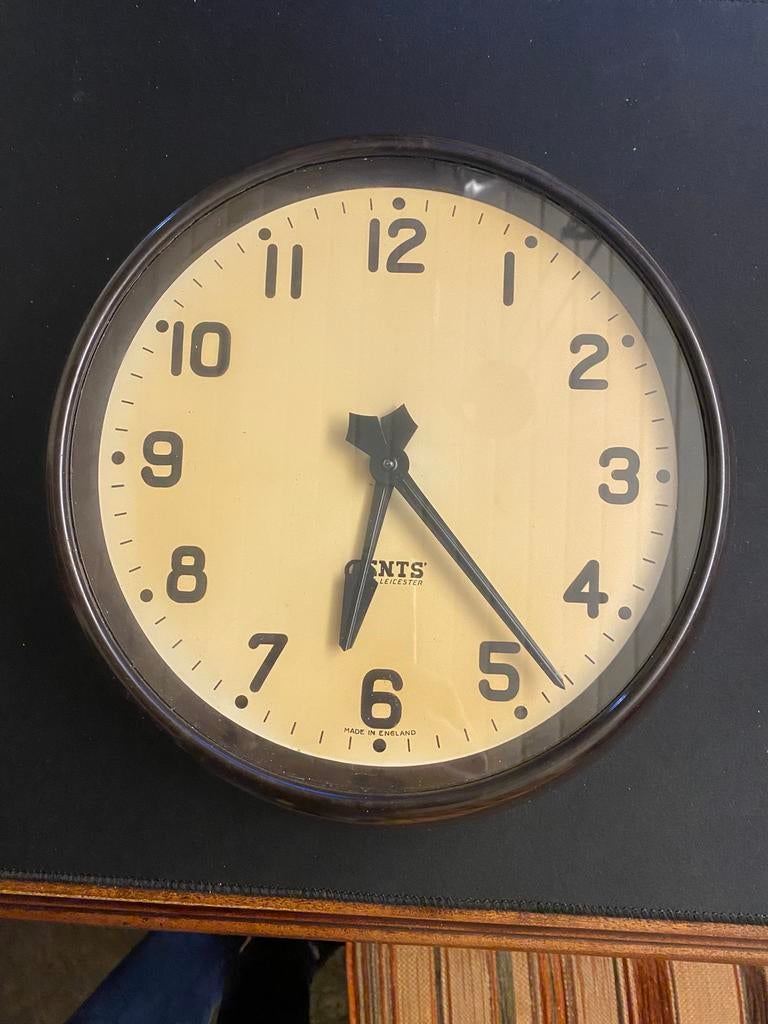 Vintage wandklok Gents Of Leicester, Ophalen of Verzenden, Gebruikt, Analoog, Wandklok
