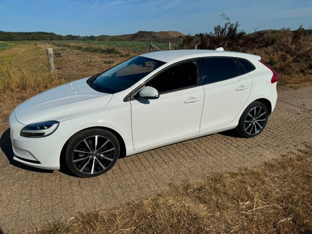 Volvo V40 1.5 Nordic 2018 Wit, Auto's, Volvo, Zwart, 4 cilinders, 700 kg, Origineel Nederlands