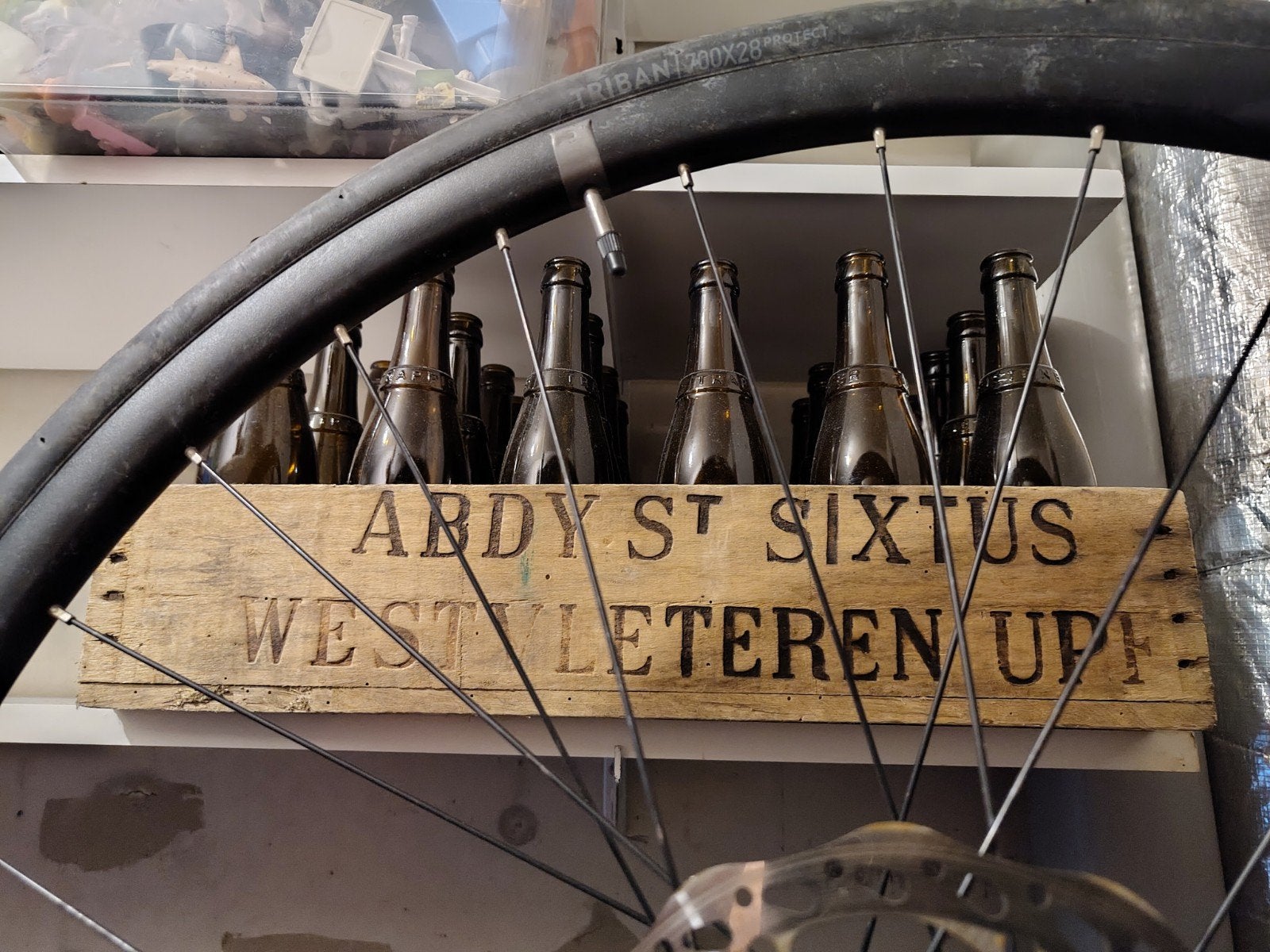 Vintage Westvleteren houten krat met flessen, Ophalen