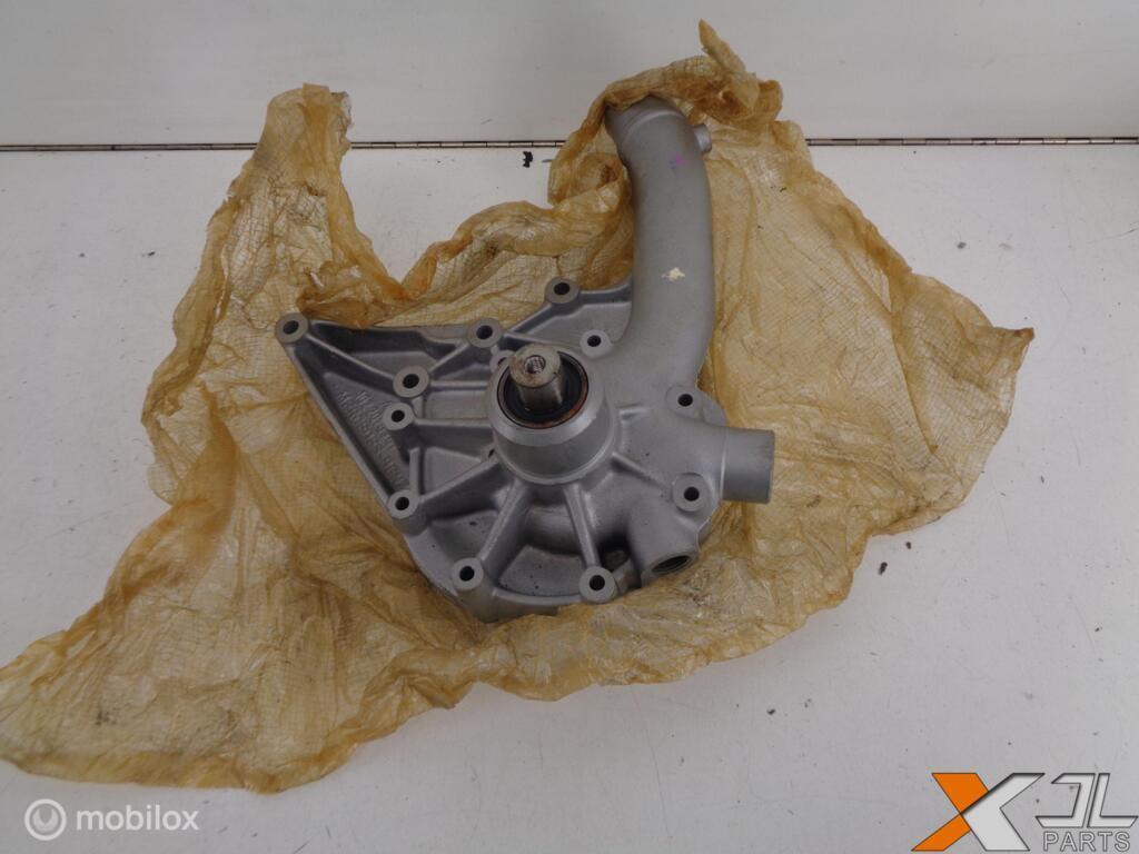 A1022000320/80 190E M102 WATERPOMP NOS OEM MERCEDES-BENZ, Mercedes-Benz, Nieuw, Ophalen of Verzenden, Mercedes-Benz