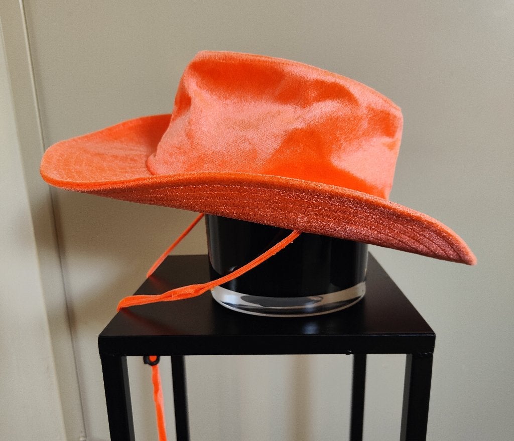 Oranje cowboyhoed wild western cowboy feest carnaval, Ophalen of Verzenden, Zo goed als nieuw, Hoed of Pruik, Carnaval