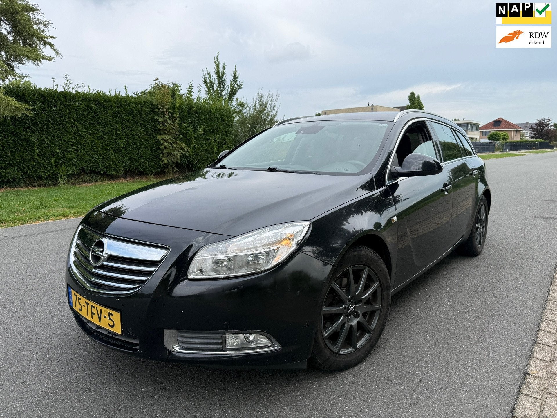 Opel Insignia Sports Tourer 2.0 CDTI EcoFLEX Business Editio, Auto's, Euro 5, 4 cilinders, Zwart, Origineel Nederlands