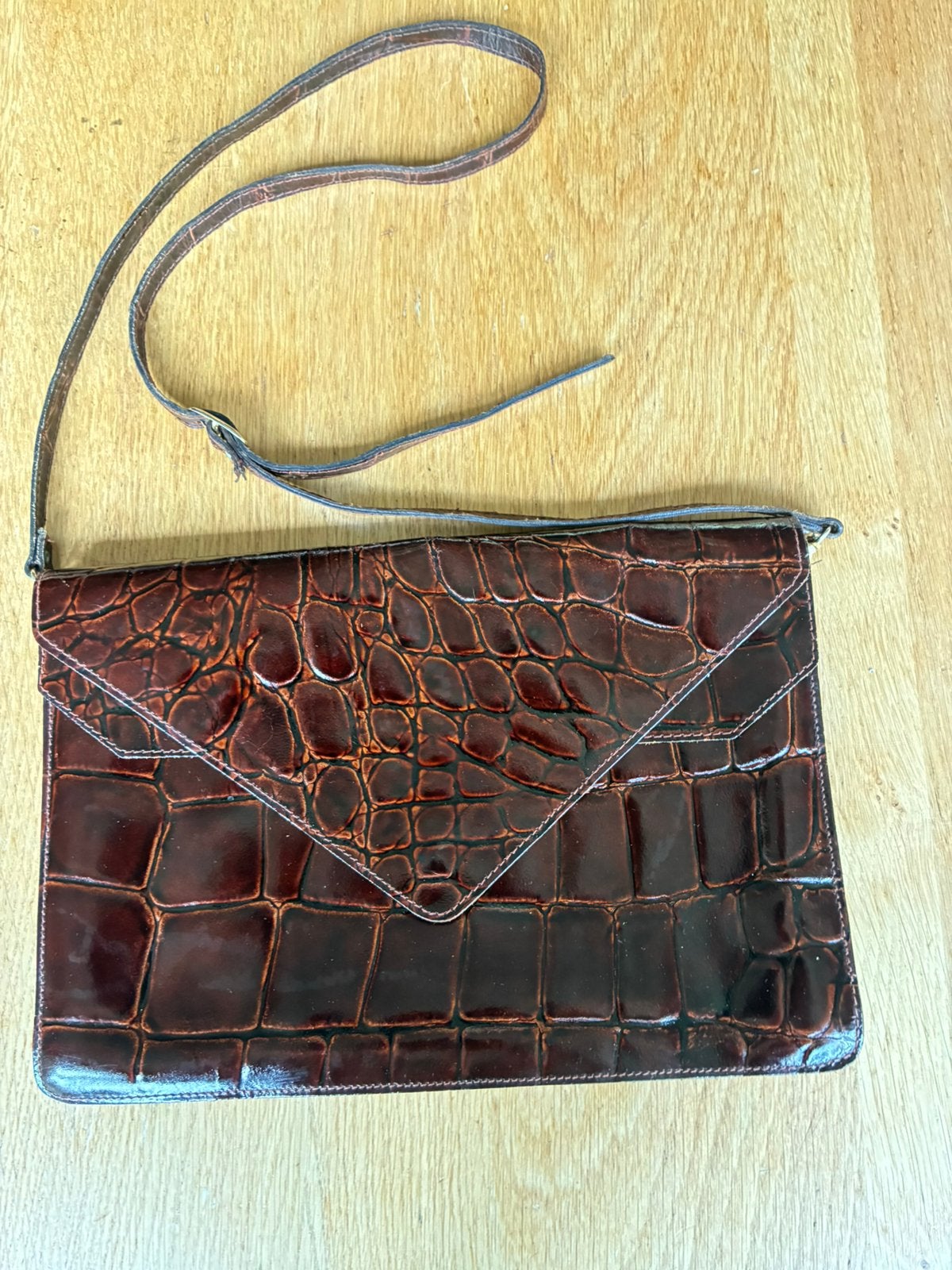 Vintage lederen enveloppen schoudertas met krokodillen print, Ophalen of Verzenden, Gebruikt, Bruin, Schoudertasje
