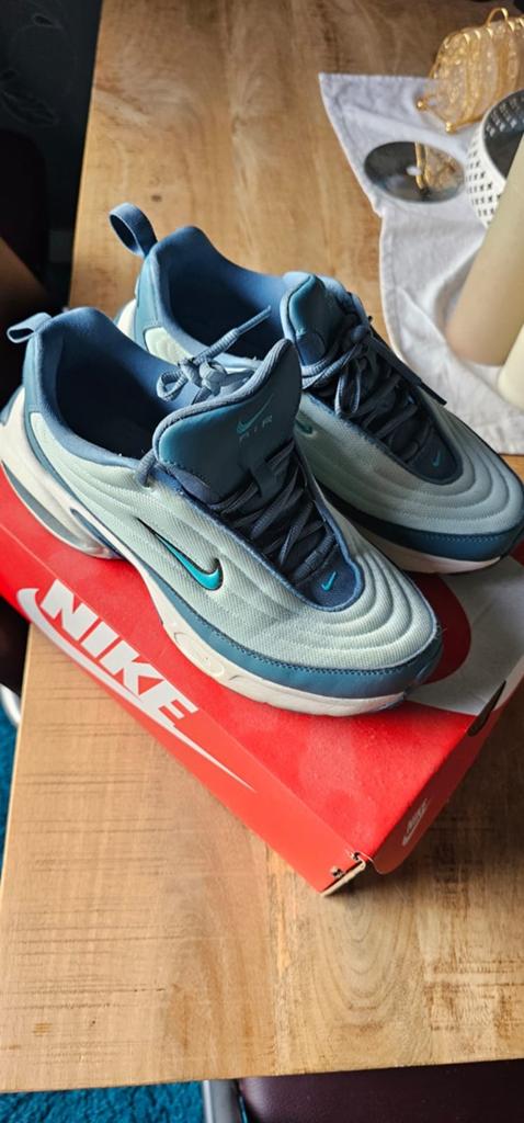 NIKE SCHOENEN MAAT 40,5 MET DOOS, Kleding | Dames, Schoenen, Ophalen of Verzenden, Zo goed als nieuw, Sneakers of Gympen