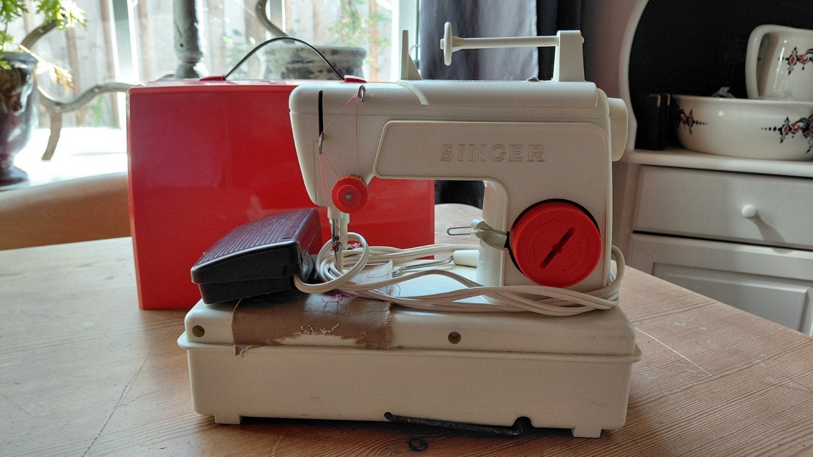 Vintage SINGER kindernaaimachine – jaren 70 – rood/wit, Ophalen