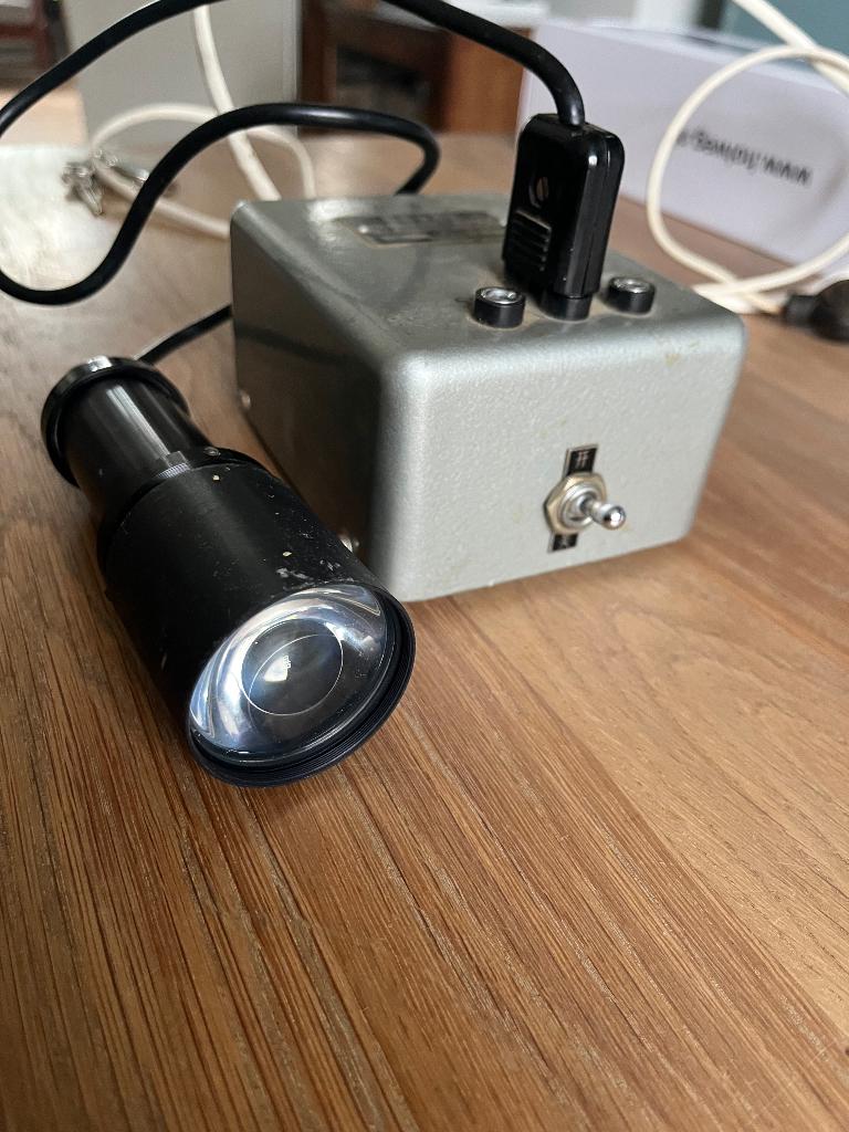 Oude Lamp voor microscoop met transformatorkastje, Audio, Tv en Foto, Optische apparatuur | Microscopen, Ophalen of Verzenden