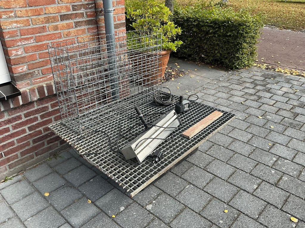 Vijverbak met waterval en pomp ca 100 liter, Ophalen, Gebruikt