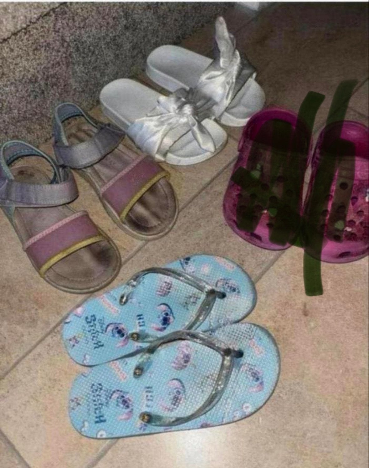 Meisjes slippers en sandalen stitch maat 30, Ophalen of Verzenden, Gebruikt, Meisje, Schoenen