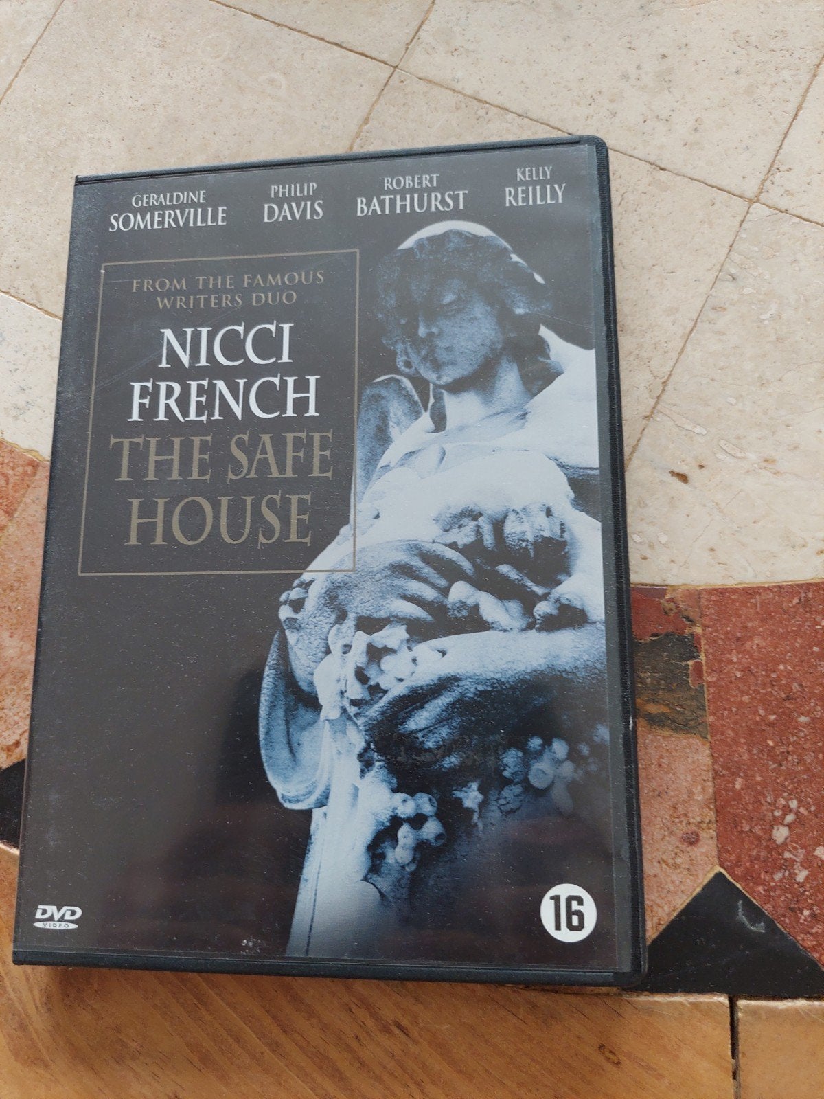 NICCI FRENCH, Ophalen of Verzenden, Zo goed als nieuw