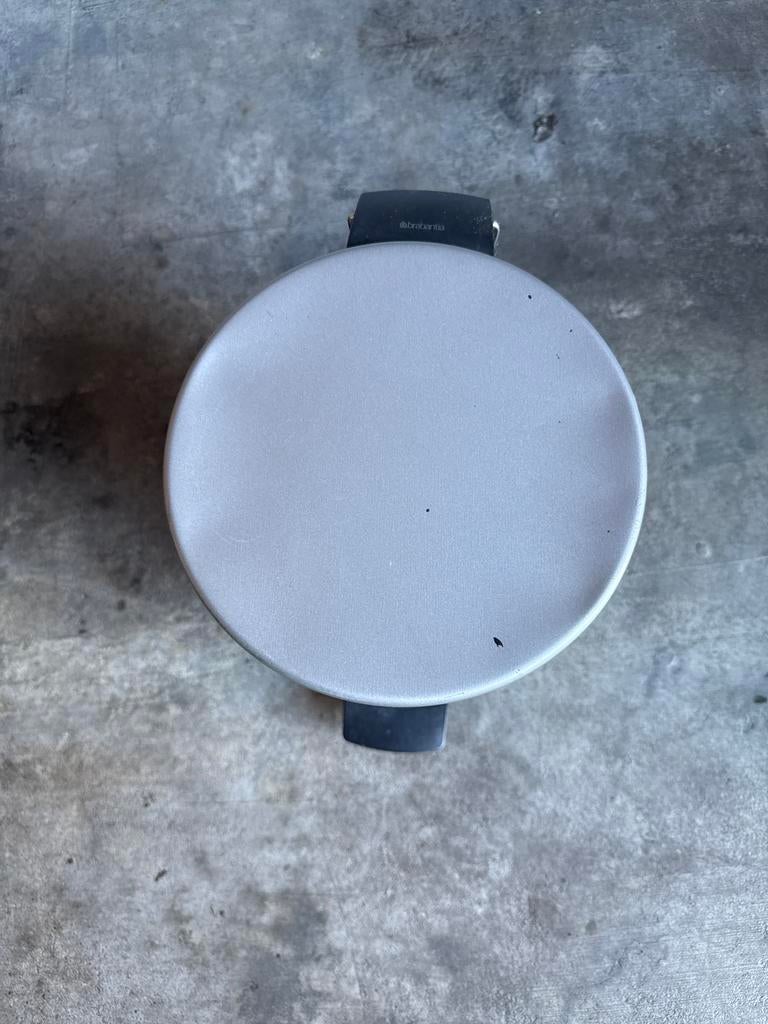 Brabantia pedaalemmer 12L - Zilver, Ophalen, Gebruikt, Met pedaal, 50 tot 75 cm