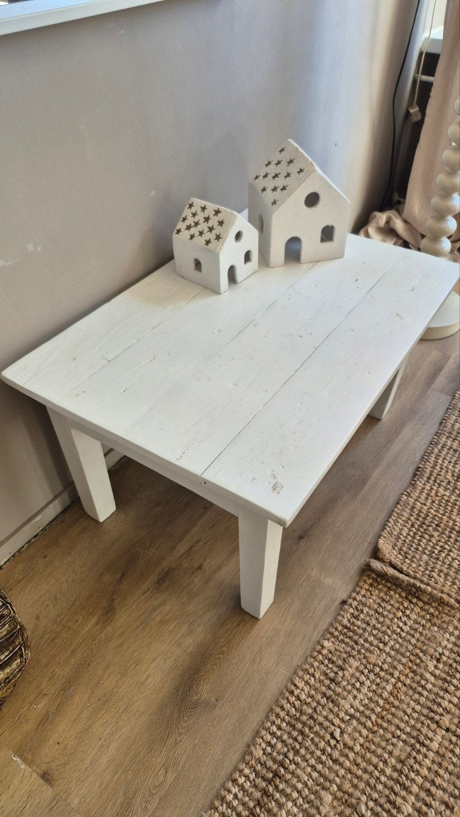 Brocante salontafel witte lage bijzettafel van oud hout, Ophalen, Minder dan 45 cm, Gebruikt, 55 tot 75 cm