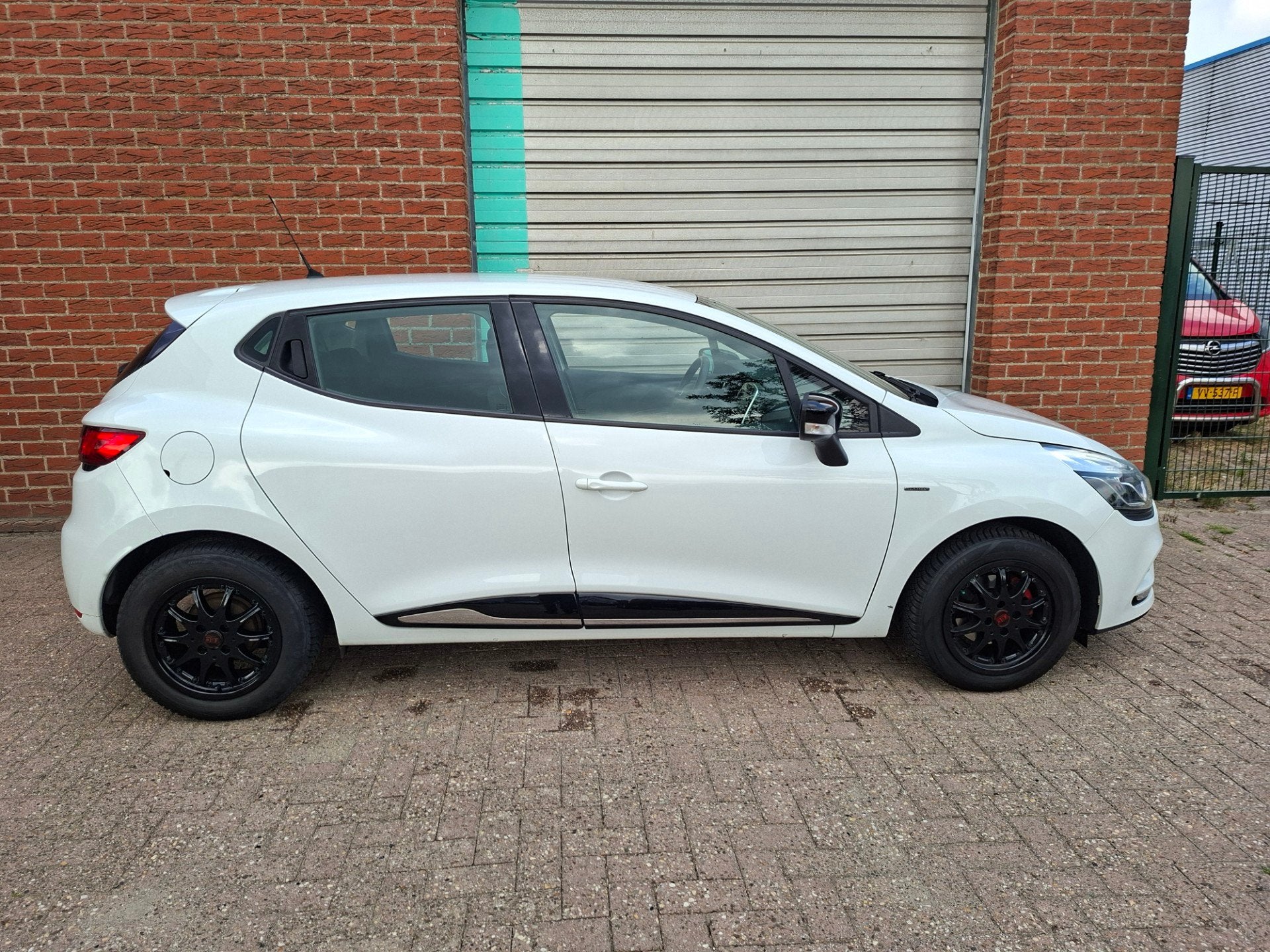 Renault CLIO 1.2 16V 5-Drs Airco! Navi! Bj:2017, Voorwielaandrijving, Euro 6, 4 cilinders, Wit