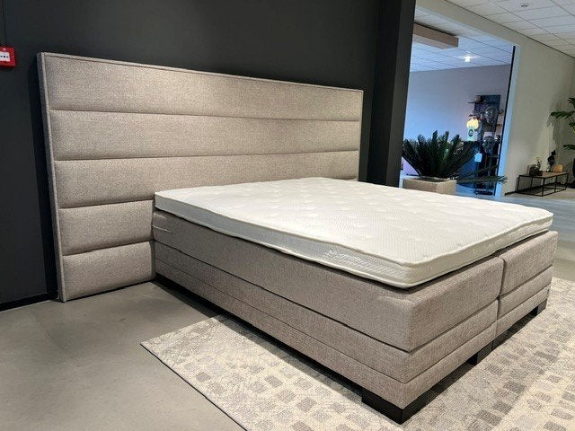 Luxe & Complete Boxspring Van: €4.420,- Voor: €3.315,-, Ophalen, Visser Meubelen, Sommeldijkse haven 19, 180 cm