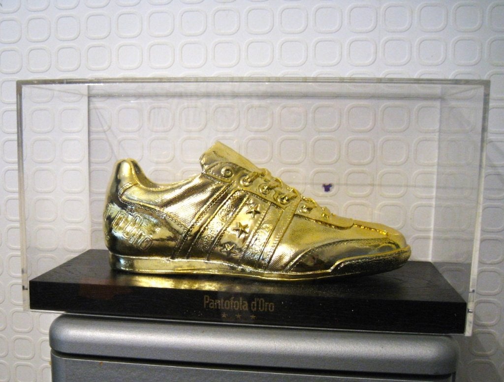 Pantofolo d"Oro winkeldisplay Gouden Schoen Nike Puma store, Kleding | Heren, Schoenen, Overige kleuren, Sportschoenen, Ophalen of Verzenden