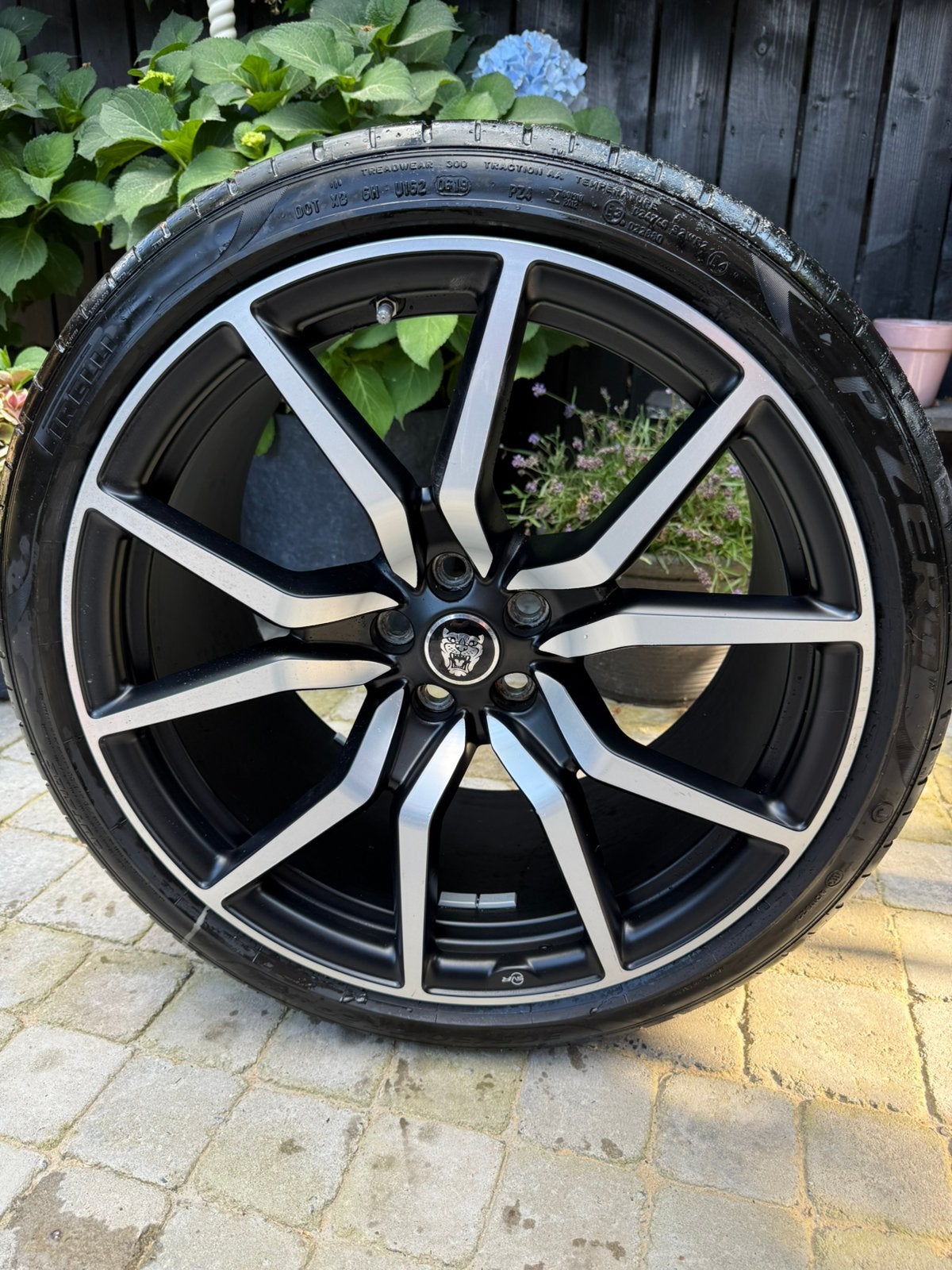 1x Jaguar F-Type SVR Achterwiel 20” 5x108, Ophalen, Gebruikt, Banden en Velgen, 305 mm