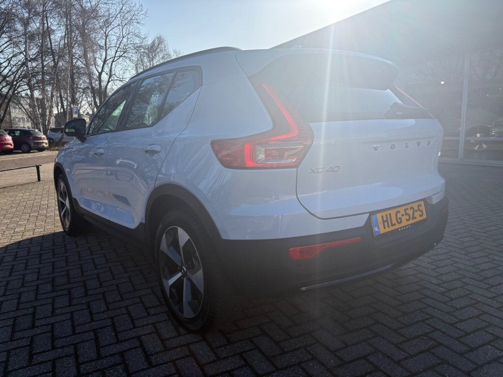 Volvo XC40 B4 Plus Dark | Trekhaak | Harman & Kardon Audio, Automatische klimaatregeling, Gebruikt, 4 cilinders, Blauw