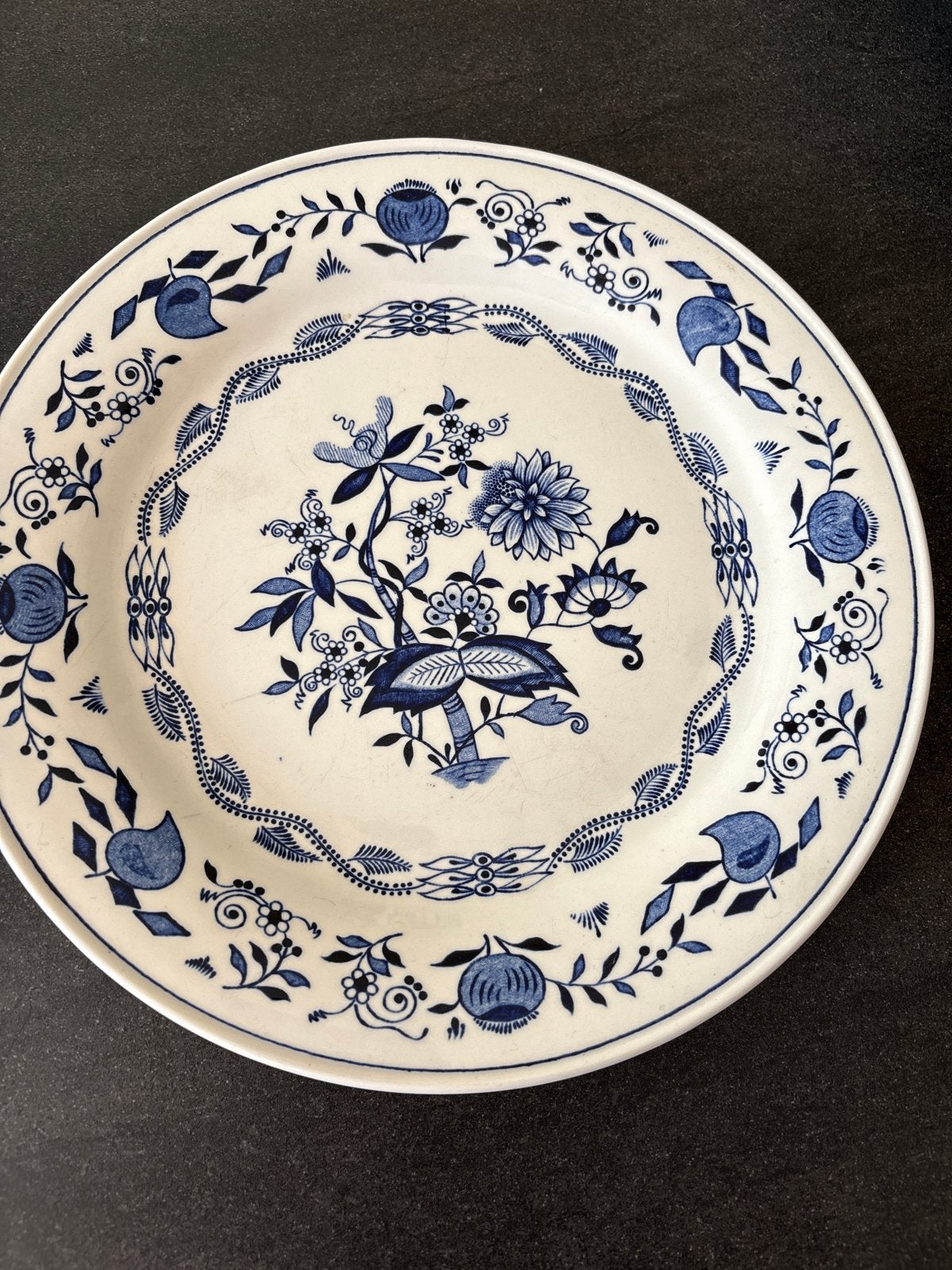 Antiek Boch Frères 'Zwiebelmuster' bord - Made in Belgium, Ophalen of Verzenden