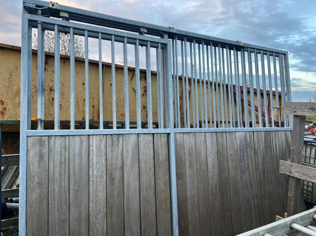 Voorwand paardenbox (2 stuks), Dieren en Toebehoren, Stalling en Weidegang, Toebehoren, 1 paard of pony