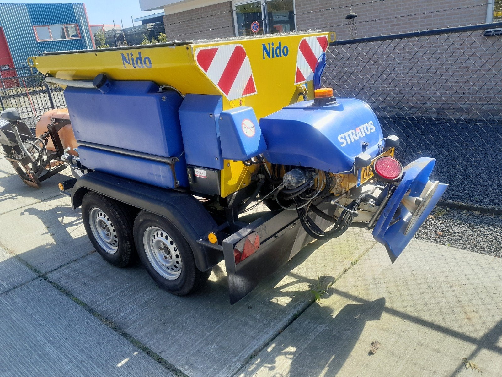 Aanhang strooier nido te koop, Zakelijke goederen, Machines en Bouw | Onderhoud en Reiniging, Ophalen