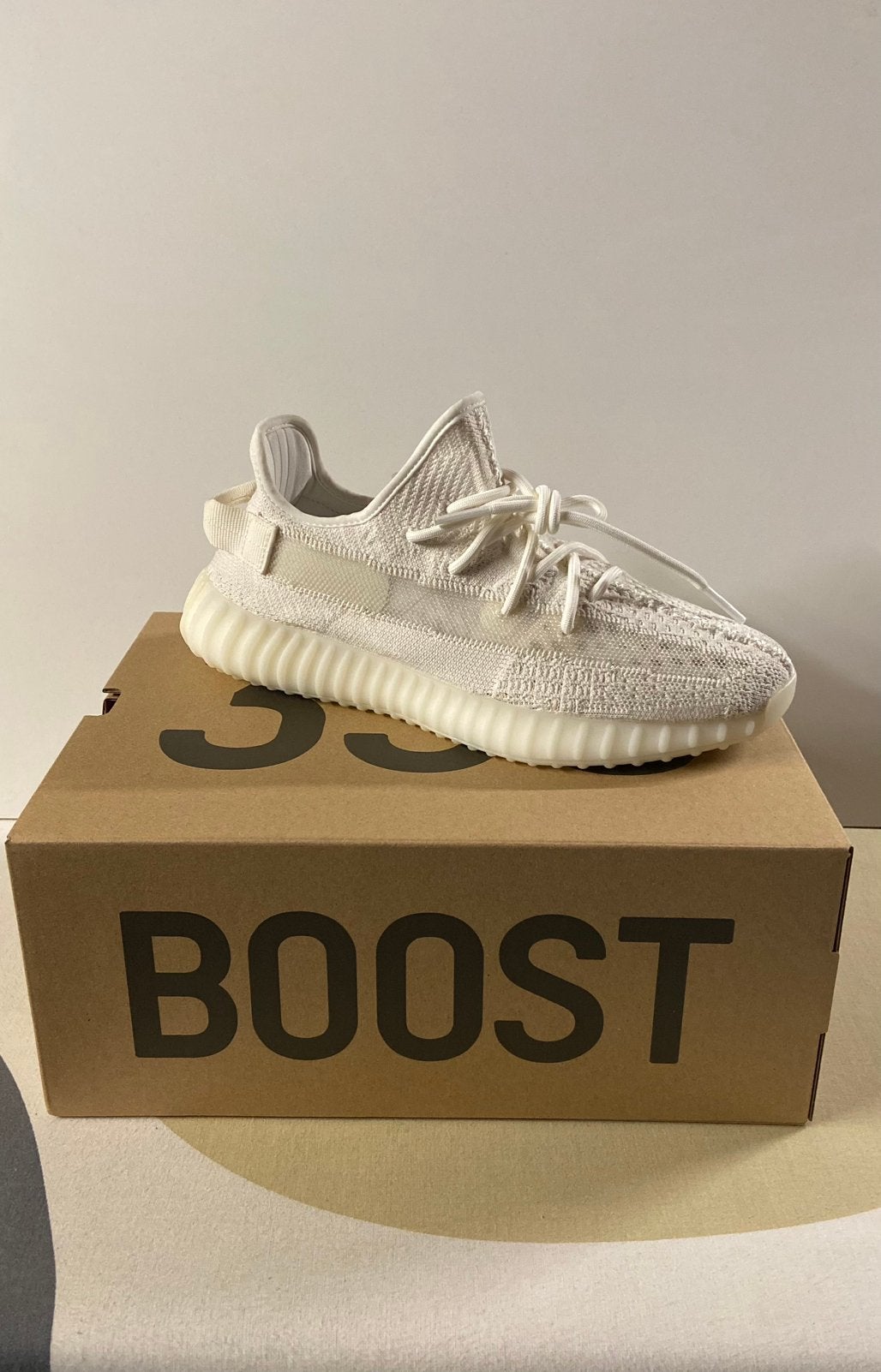 Yeezy Boost 350 V2 Bone 44, Kleding | Heren, Schoenen, Ophalen of Verzenden, Nieuw, Wit