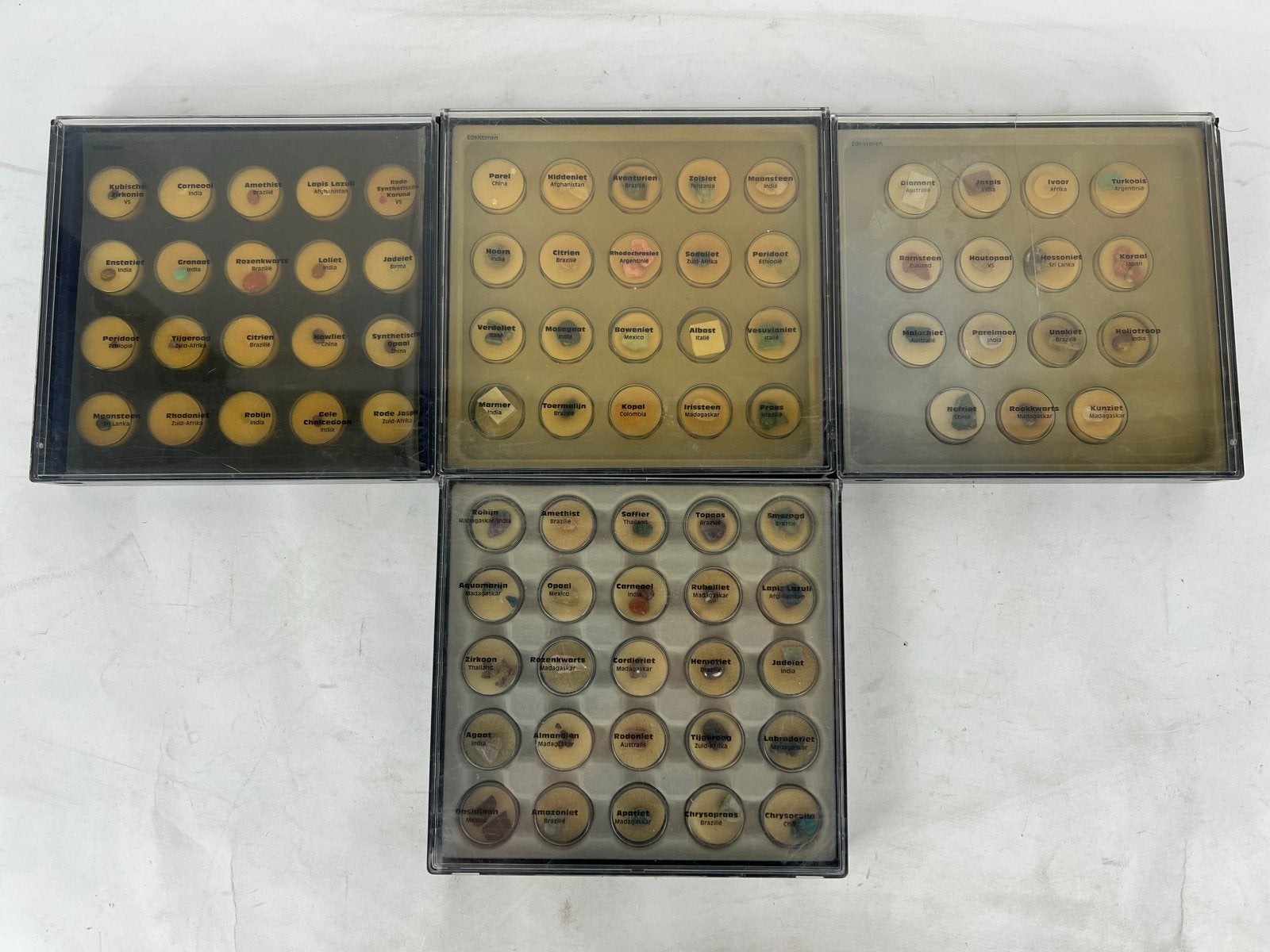 Verzameling van displays met edelstenen en mineralen, Ophalen of Verzenden, Gebruikt