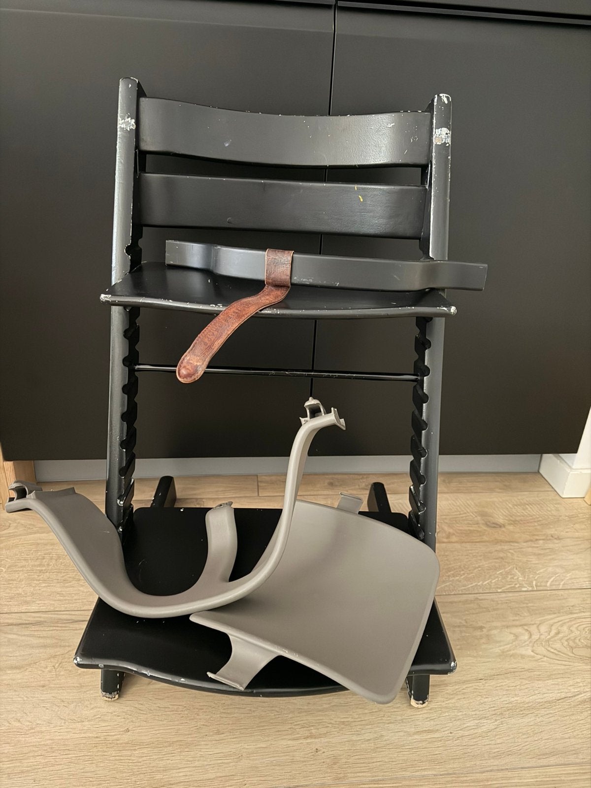 Stokke zwarte tripptrapp kinderstoel, Kinderen en Baby's, Kinderstoelen, Ophalen, Gebruikt, Meegroeistoel