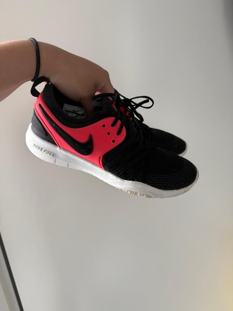 Nike sneakers maat 37, Kleding | Dames, Schoenen, Ophalen, Zwart, Sneakers of Gympen, Zo goed als nieuw