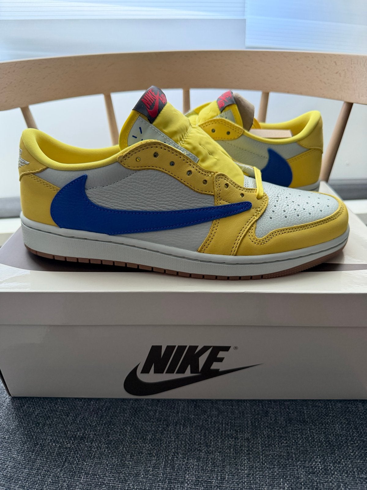 Nike Air Jordan 1 Low Travis Scott Canary Yellow 43 DS, Ophalen, Nieuw, Sneakers of Gympen