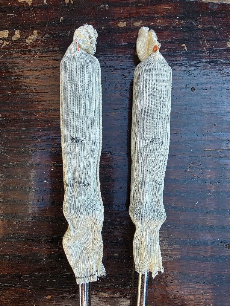 2 kruitzakjes van Duitse 2cm FLaK hulzen Duits Pulversäcke, Verzamelen, Militaria | Tweede Wereldoorlog, Verzenden, Duitsland