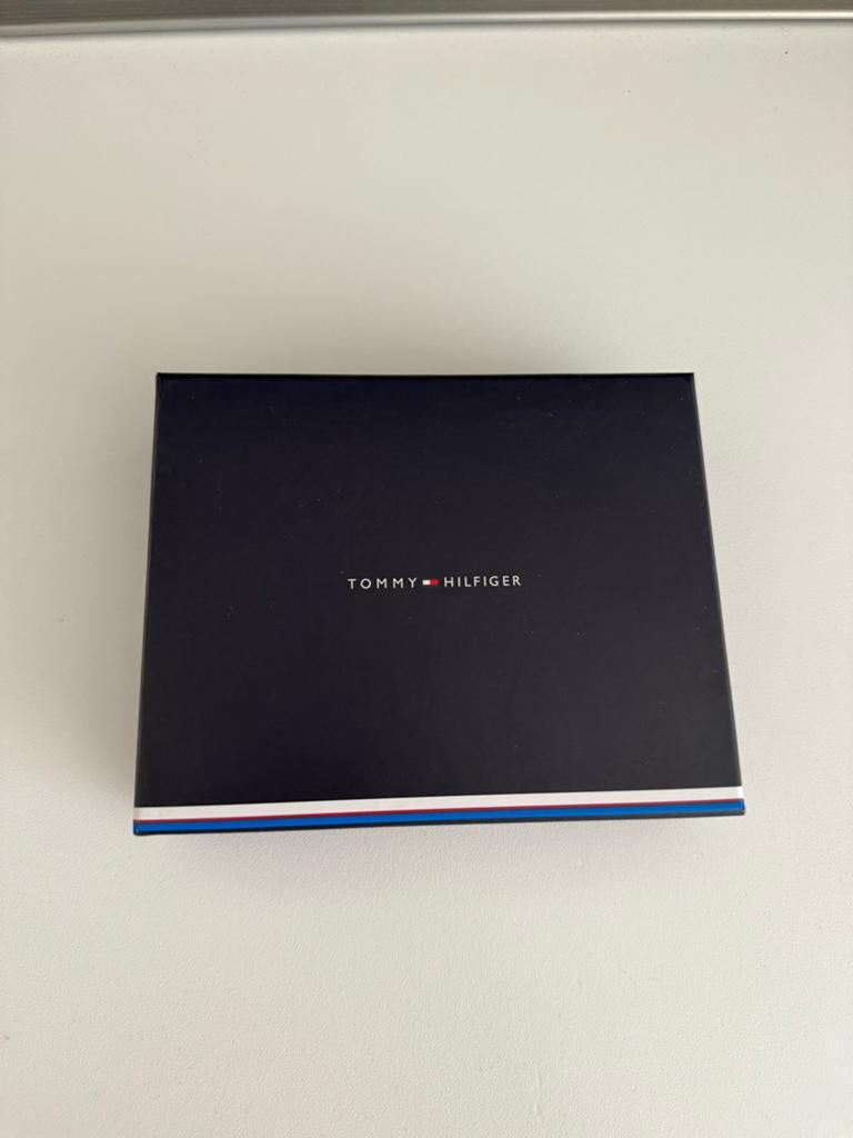 Tommy Hilfiger portemonnee - Nieuw in doos, Ophalen of Verzenden, Nieuw, Zwart