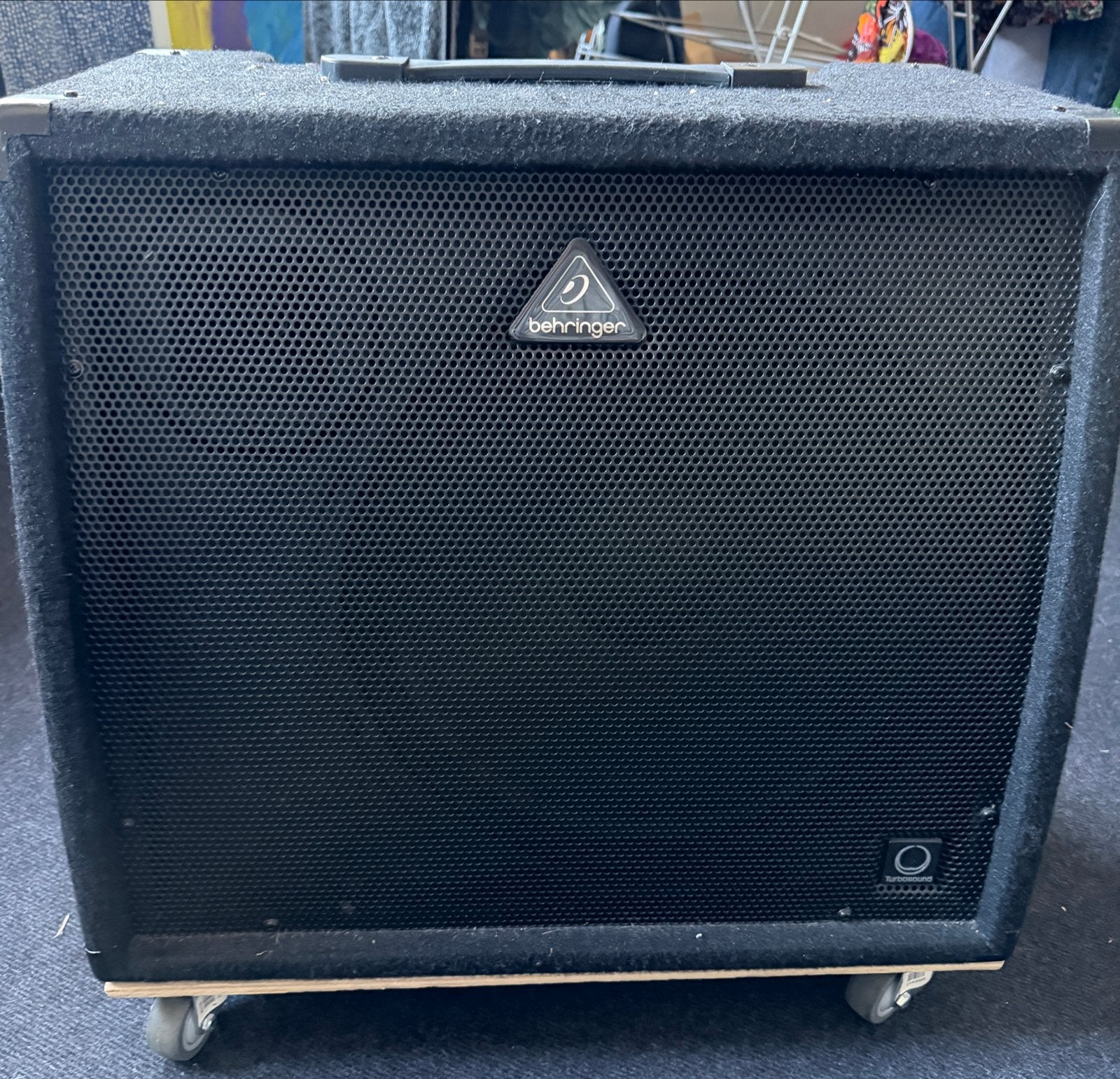 Behringer Ultratone KXD15 PA/keyboard versterker 600W, Ophalen, Gebruikt, 500 tot 1000 watt, Keyboardversterker