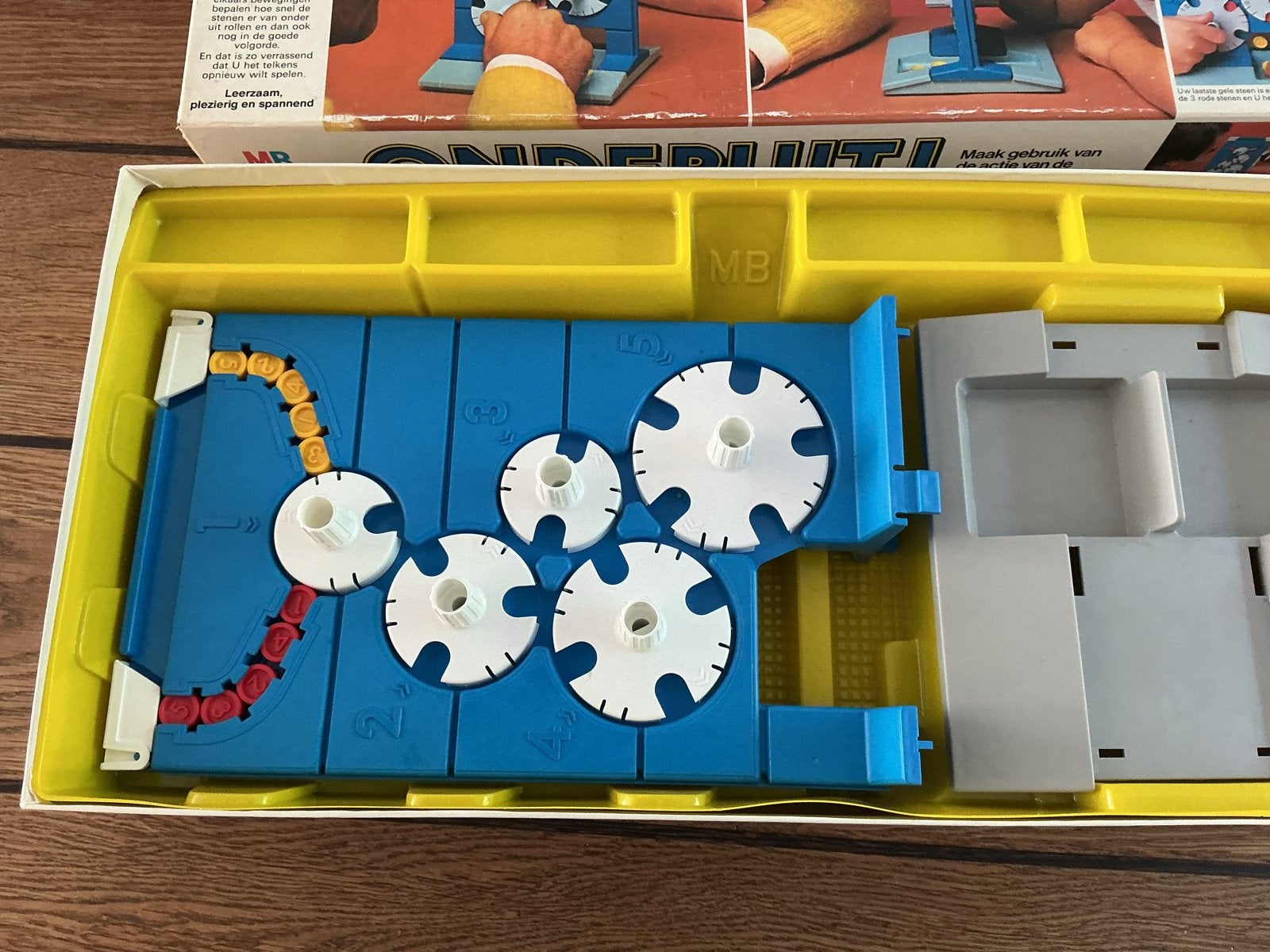 MB Spellen Onderuit! Bordspel - Vintage Gezelschapsspel, Hobby en Vrije tijd, Gezelschapsspellen | Bordspellen, Een of twee spelers